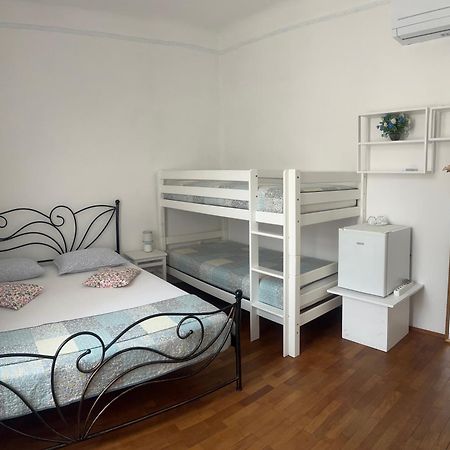 Guest House Izola Exterior foto